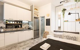 Tiny & Tidy Studio In The Key Area Of Milan